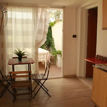 Apartment Tickety House